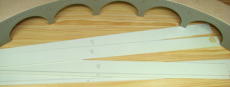 weiße Polystyrolstreifen