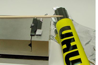 die Scheinwerfer werden mit Alufolie versilbert