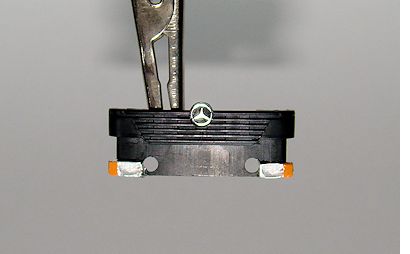 Kühlergrill mit Frontscheinwerfern und Blinkern