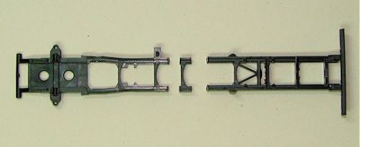 das in Teile Teile zertrennte Fahrwerksunterteil