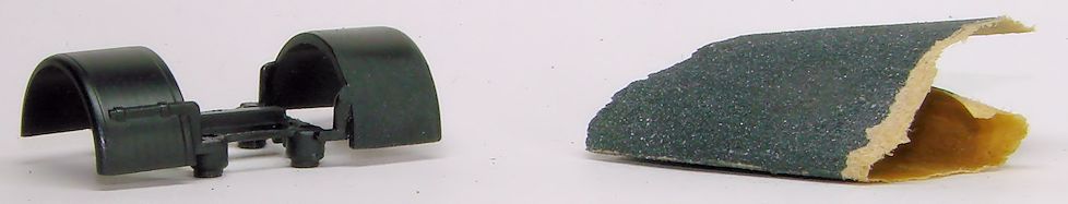 die Kotflügelhalterungen werden abgeschliffen