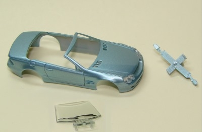 Karosserie, Frontscheibe und Außenspiegel, die noch einiger Detailarbeiten bedürfen