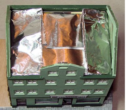 Alufolie unmittelbar unter dem Dachgeschoss