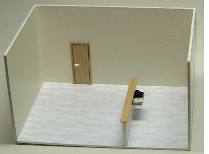 der ansonsten noch leere Raum mit dem Verkaufstresen