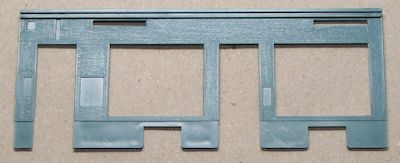 unbearbeitetes Hausfrontteil aus dem KIBRI-Bausatz