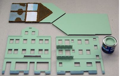 alle Wandteile sind hellgrün angestrichen