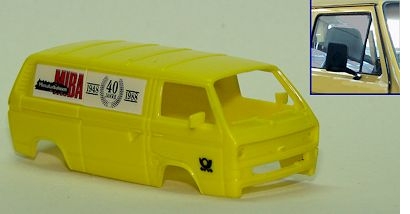 ein Detailfoto des T3-Vorbilds neben der Karosserie des HERPA-Modells 