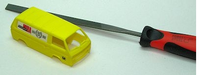 die Karosserie, nachdem die gelben Spiegel abgefeilt worden waren